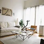 Modern & Sunny 1br With Swimming Pool Apartmán *