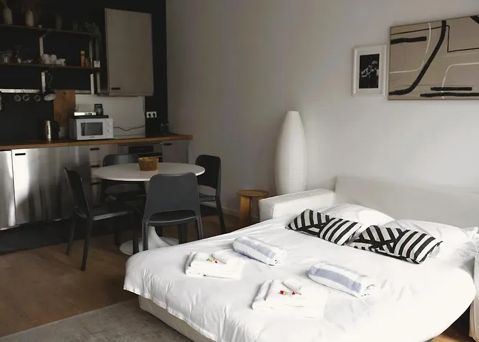 Appartement Modern & Sunny 1br With Swimming Pool