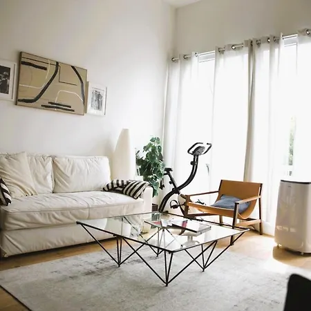 Modern & Sunny 1br With Swimming Pool 아파트 *