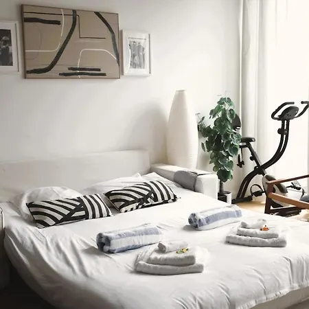 Modern & Sunny 1br With Swimming Pool