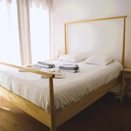 Modern & Sunny 1br With Swimming Pool 아파트 *