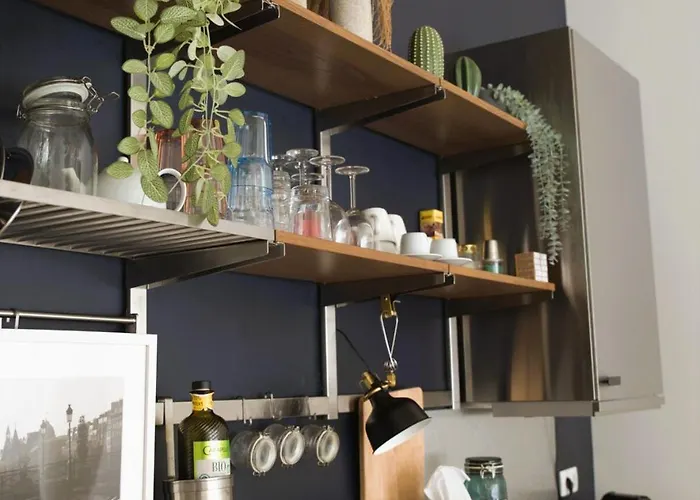 Modern & Sunny 1br With Swimming Pool Apartment *