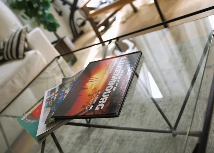 Apartment Modern & Sunny 1br With Swimming Pool