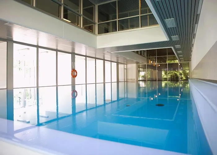 Modern & Sunny 1br With Swimming Pool Appartement